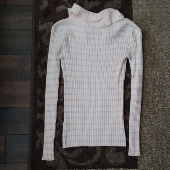 Sweater - Picture 2 of 6